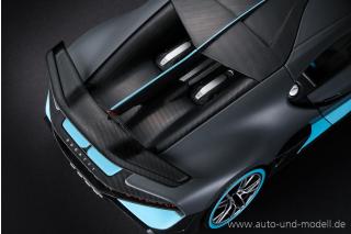 Bugatti Divo schwarz/blau Burago Metallmodell 1:18